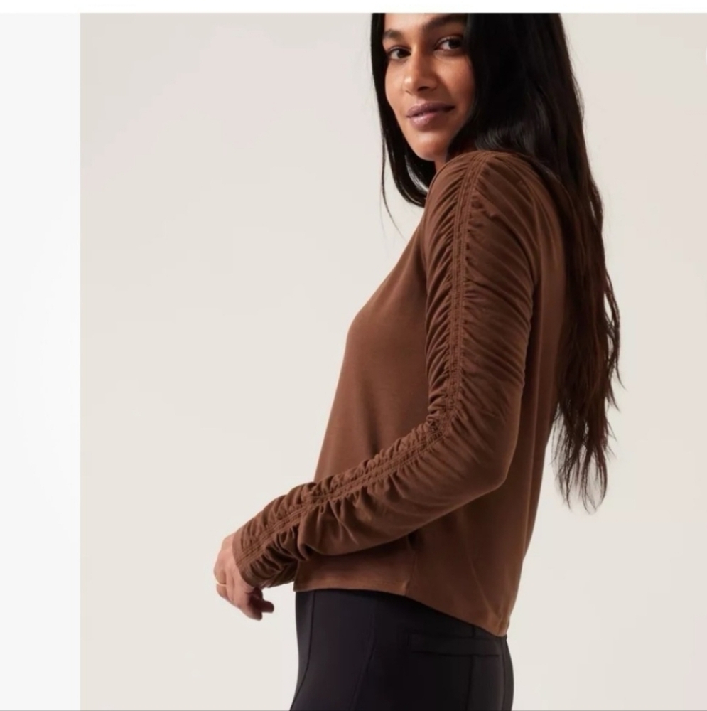 Athleta Brown Ruched Sleeve Blouse